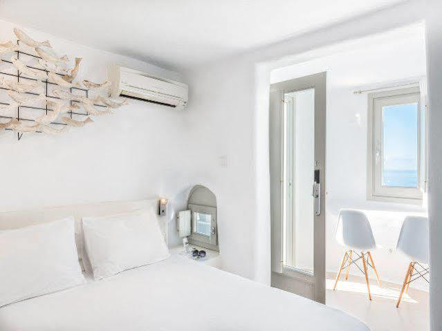 On The Rocks Santorini Hotel อิเมโรวิยอน ภายนอก รูปภาพ