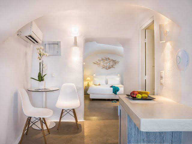 On The Rocks Santorini Hotel อิเมโรวิยอน ภายนอก รูปภาพ